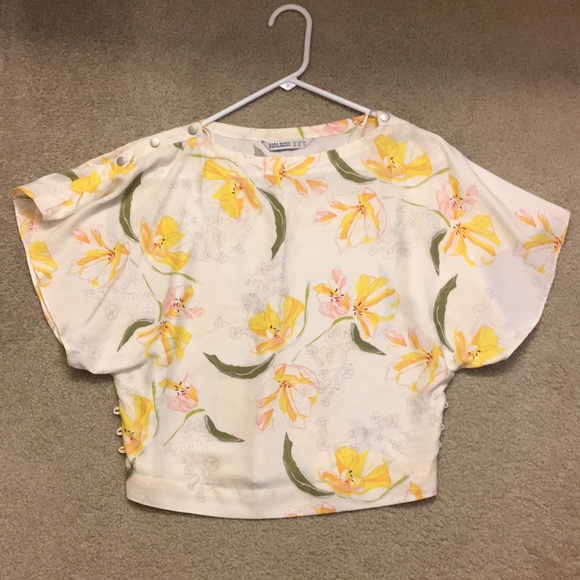 Zara’s floral top - Picture 1 of 6